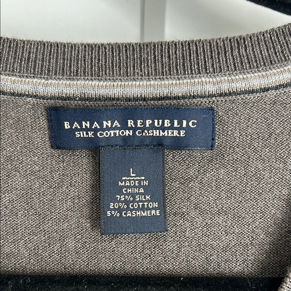 Banana Republic Men's Brown V-Neck Sweater | L - Picture 2 of 3